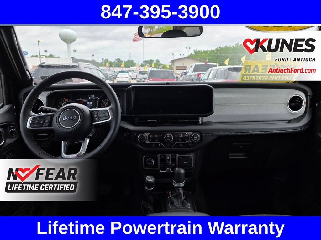 Used 2025 Jeep Wrangler Unlimited Sahara AWD/4WD image 17