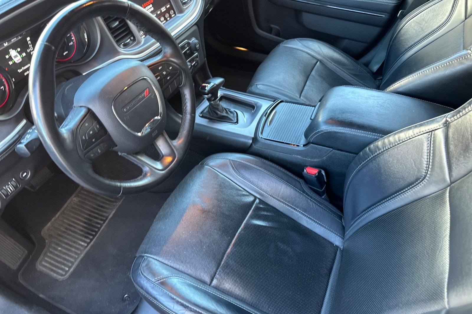 Used 2019 Dodge Charger SXT w/ Plus Group RWD image 10