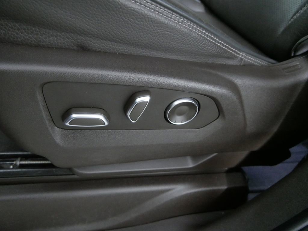 Used 2023 GMC Yukon XL Denali image 19