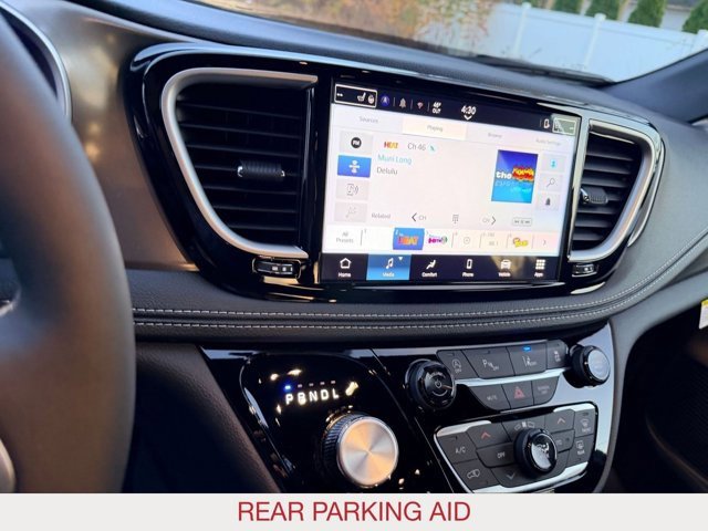 New 2026 Chrysler Pacifica Select image 21
