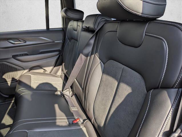 New 2025 Jeep Grand Cherokee Altitude image 27