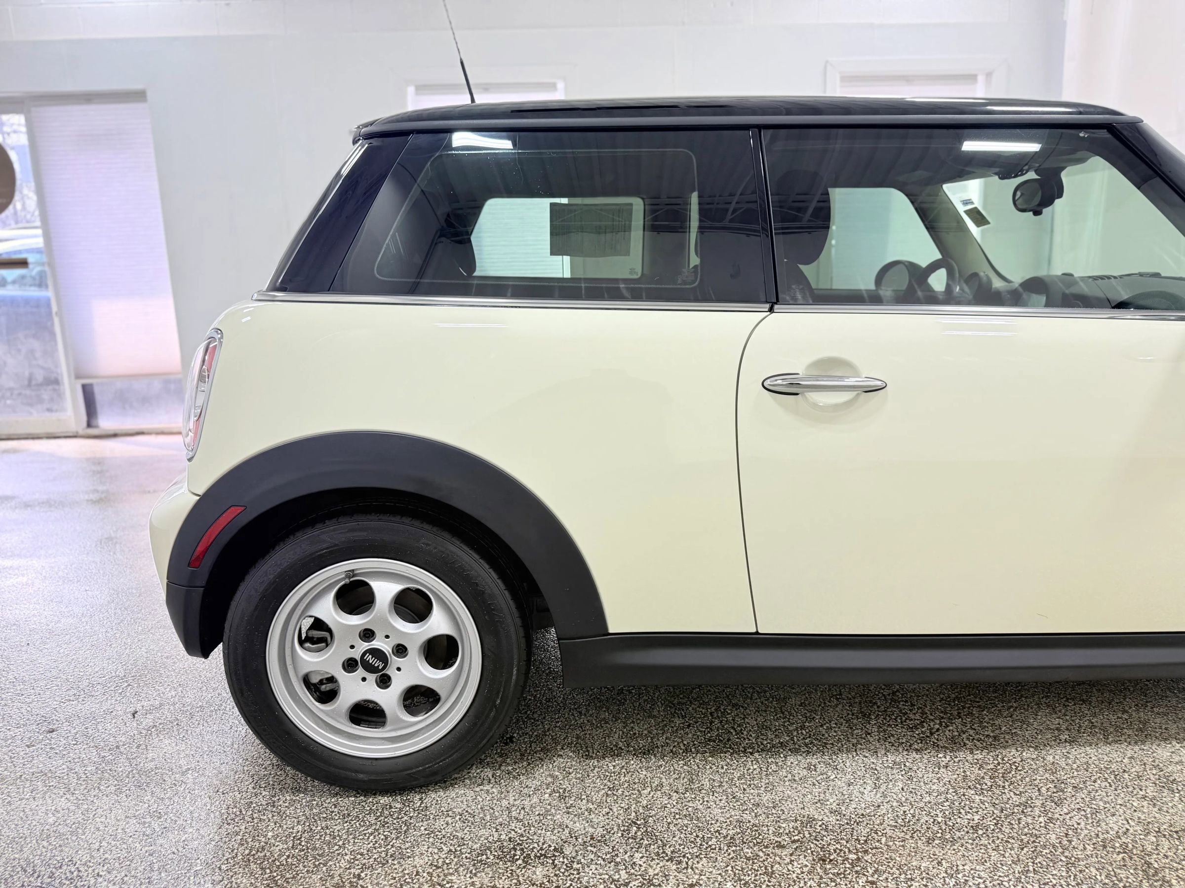 Used 2013 MINI Cooper Hardtop image 9