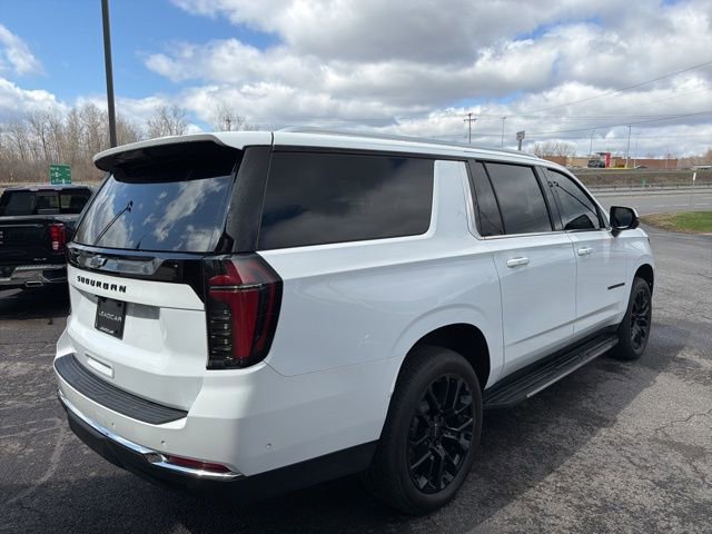 Used 2025 Chevrolet Suburban LS image 5