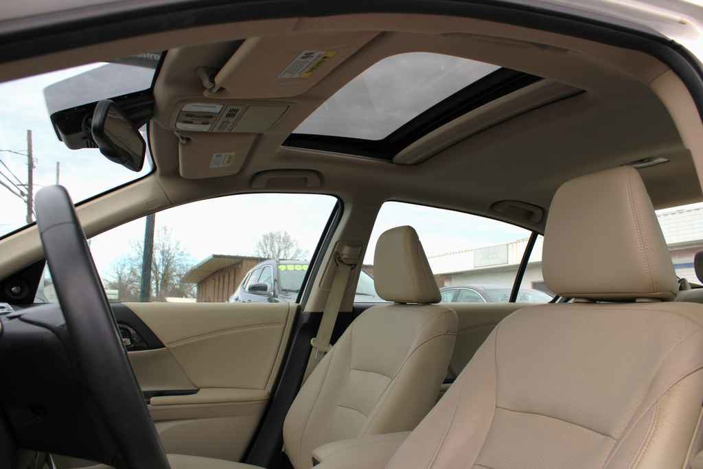 Used 2017 Honda Accord EX-L image 12