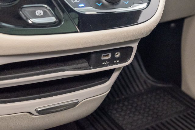 Used 2019 Chrysler Pacifica Limited FWD image 21