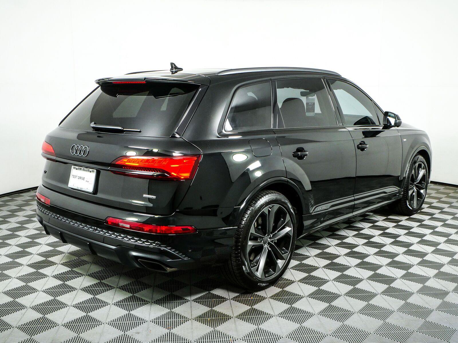 New 2026 Audi Q7 Premium Plus AWD/4WD image 3