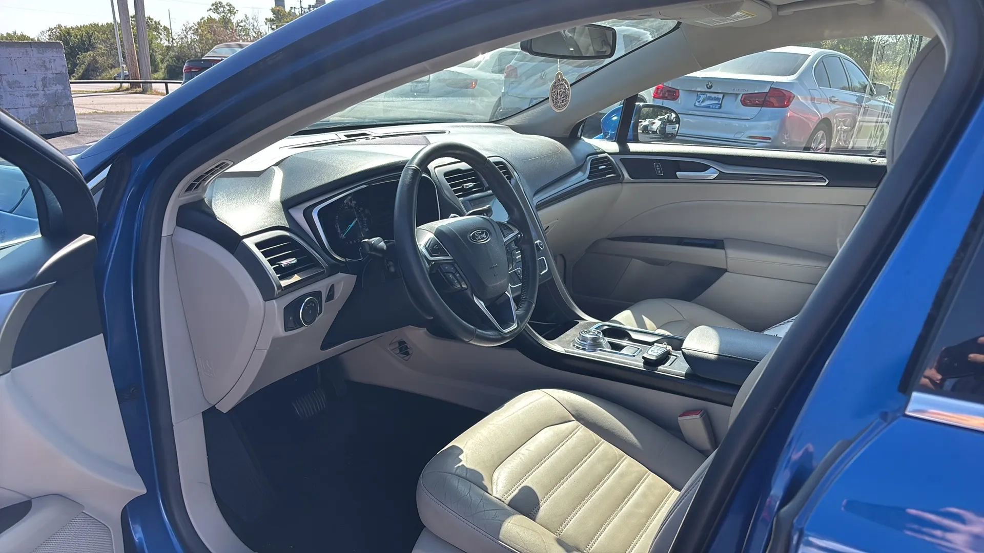 Used 2017 Ford Fusion SE w/ Fusion SE Technology Package image 20