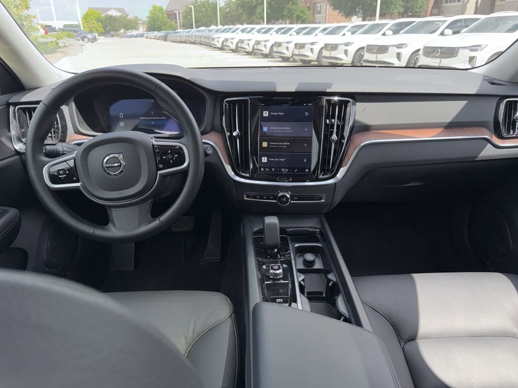 Used 2025 Volvo V60 B5 Cross Country Plus image 6