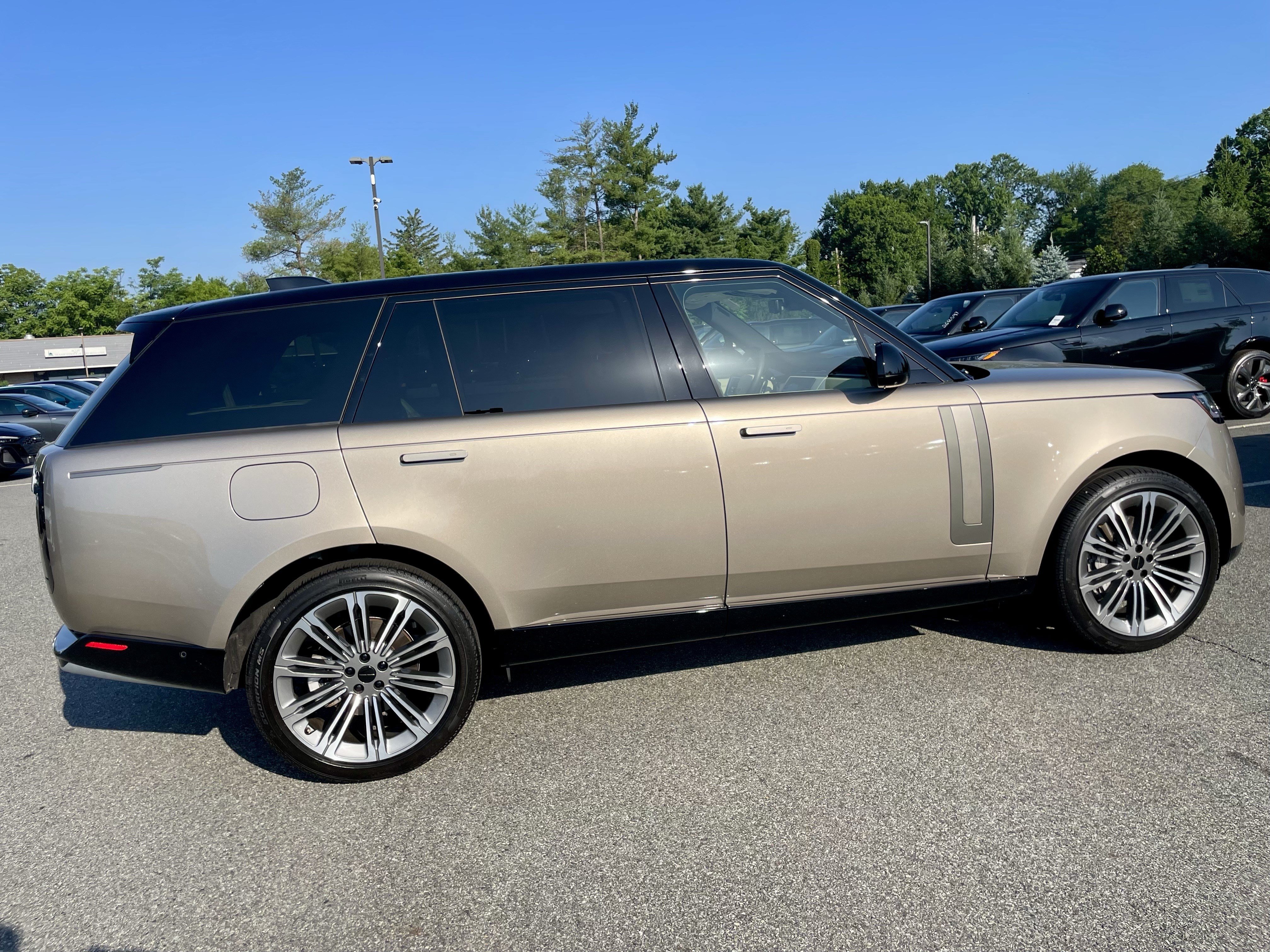 Used 2026 Land Rover Range Rover Long Wheelbase SE AWD/4WD image 7
