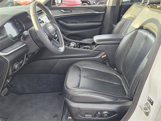 Used 2023 Jeep Grand Cherokee Limited image 9