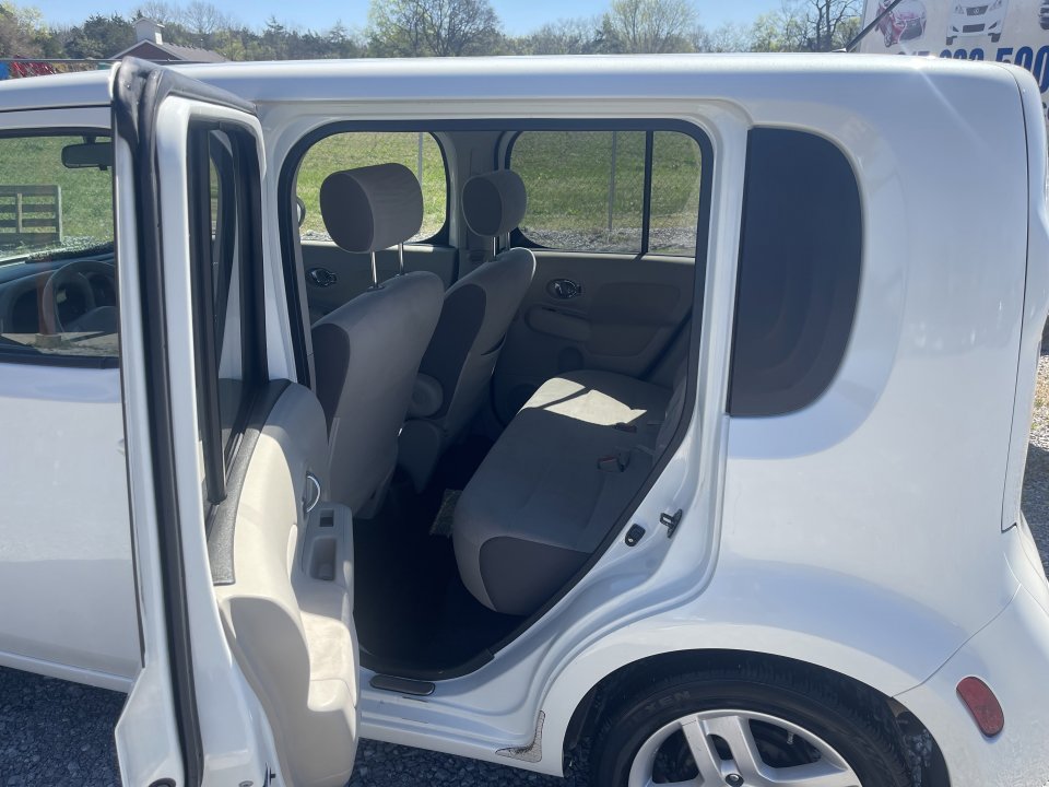 Used 2012 Nissan Cube 1.8 SL w/ Interior Illumination Pkg image 10
