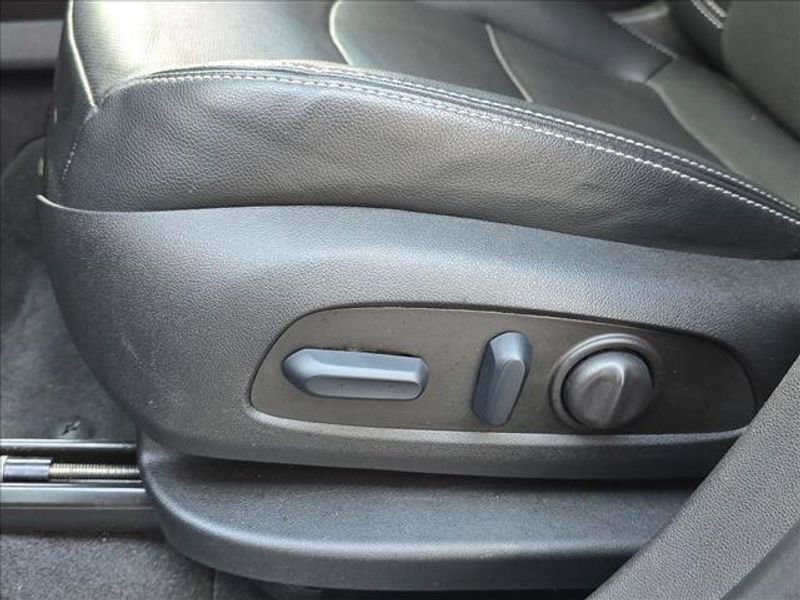 Certified 2023 GMC Terrain SLT image 13