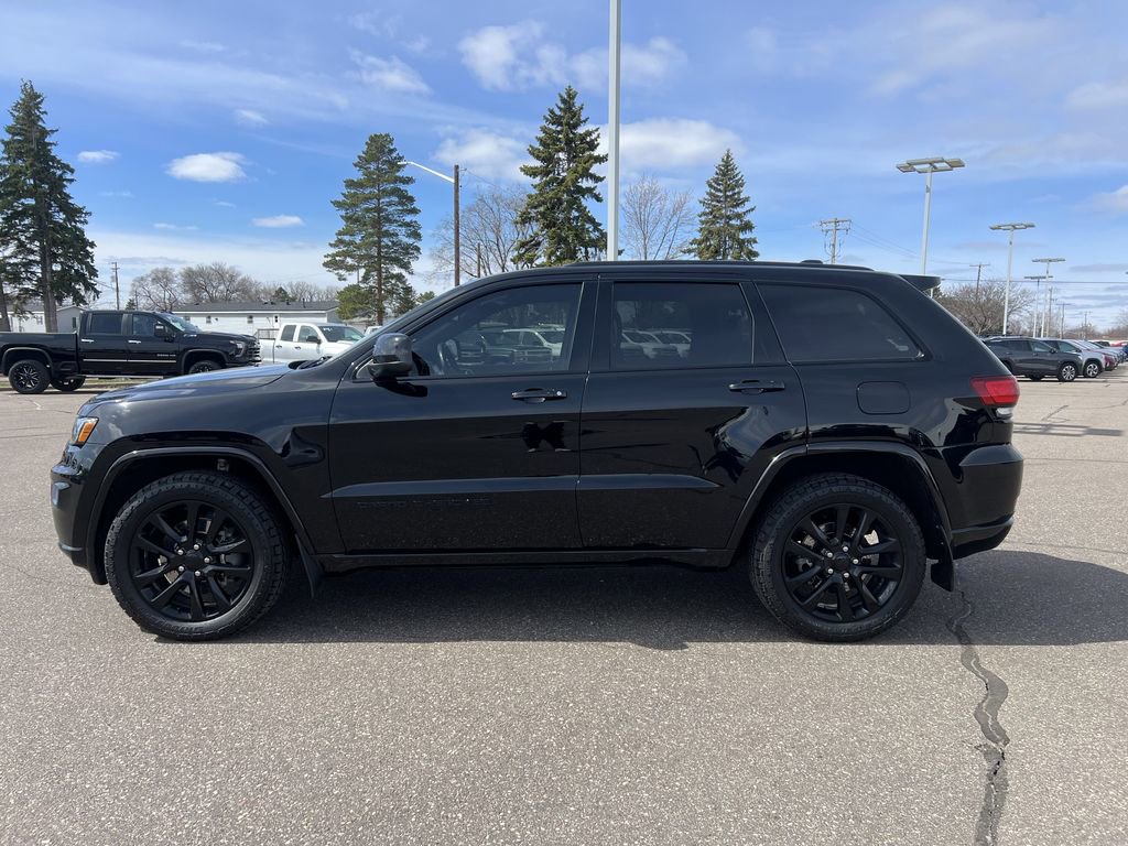 Used 2021 Jeep Grand Cherokee Laredo X AWD/4WD image 3