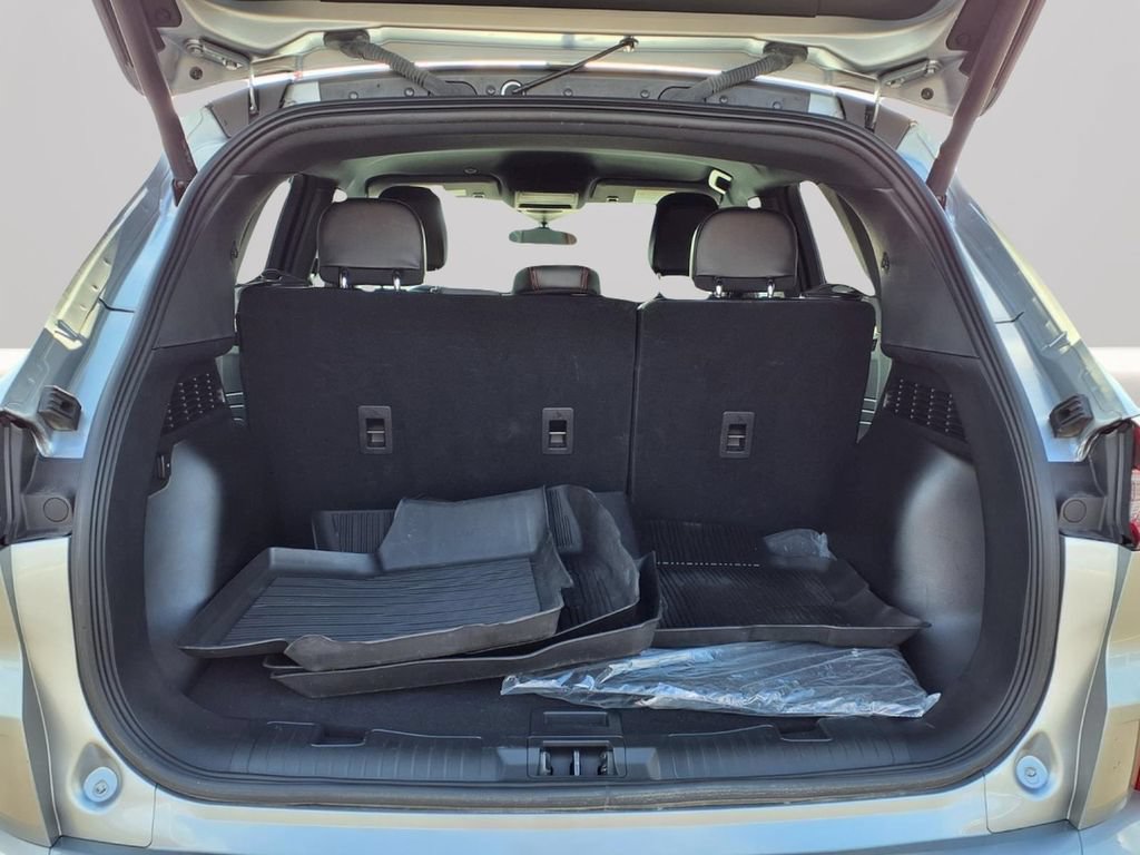 Used 2024 Ford Escape ST-Line w/ Tech Pack #1 FWD image 9