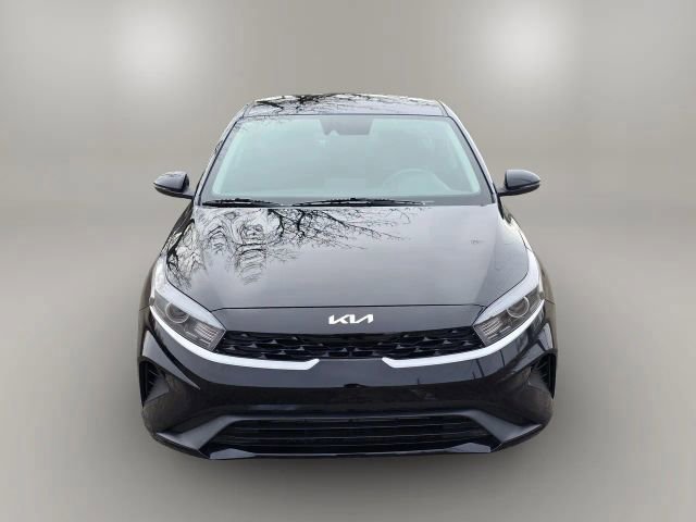 Used 2023 Kia Forte LXS w/ LXS Technology Package image 2