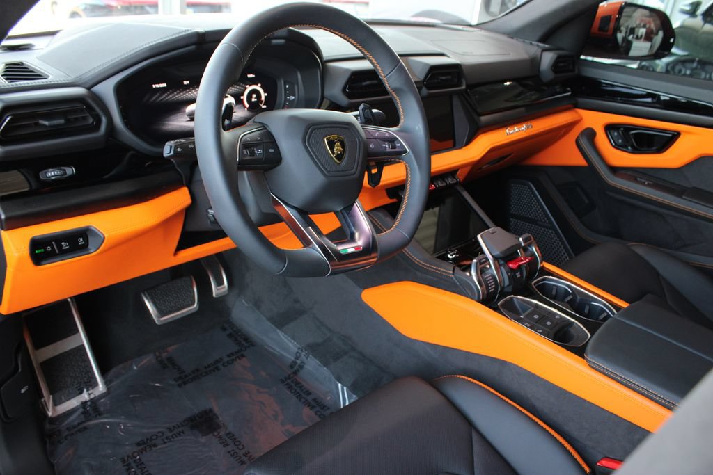 Used 2025 Lamborghini Urus SE AWD/4WD image 14