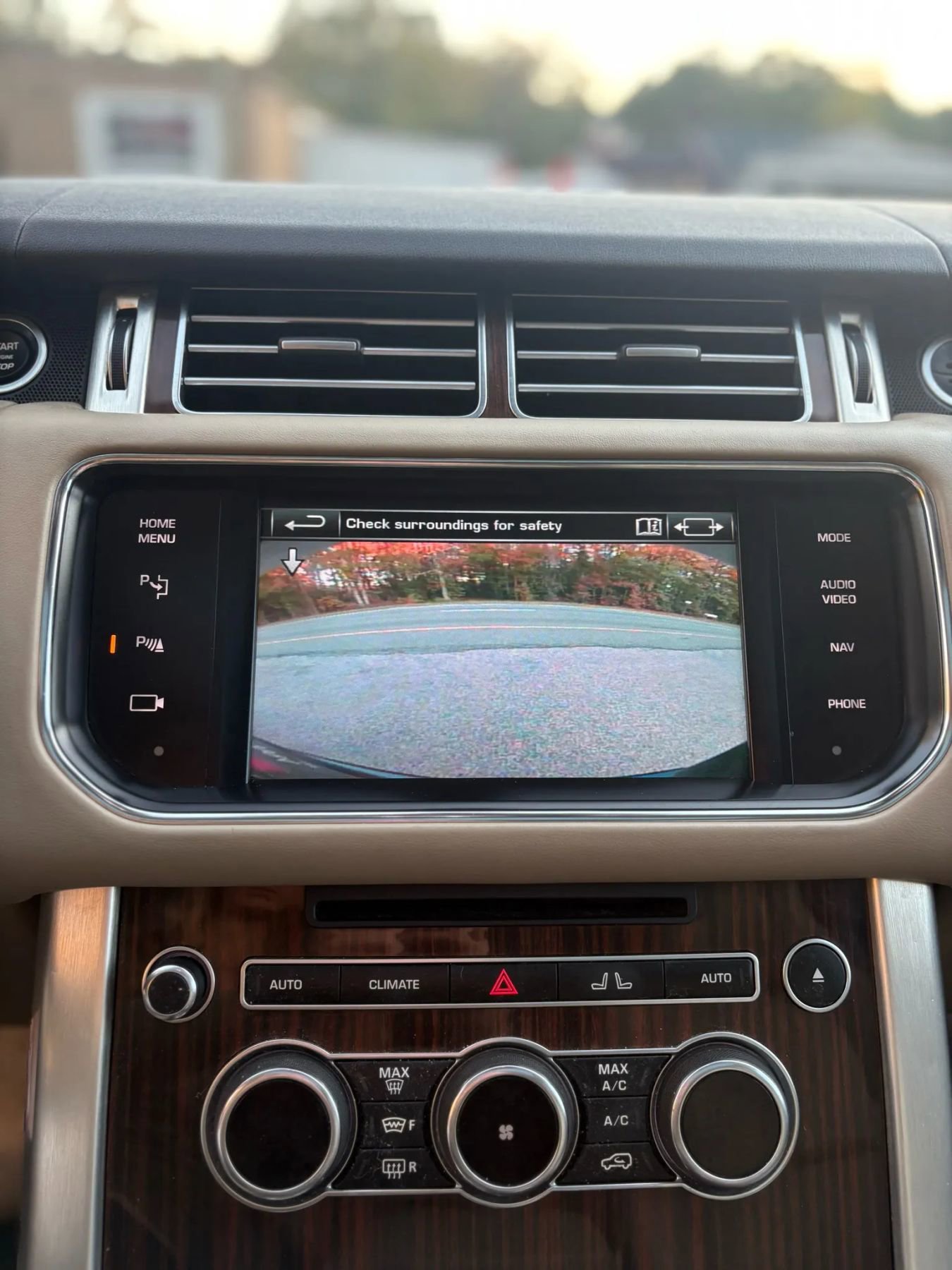 Used 2015 Land Rover Range Rover Supercharged AWD/4WD image 28