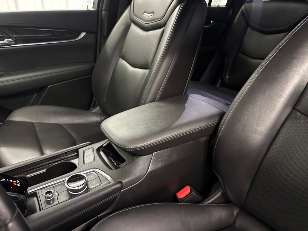 Certified 2025 Cadillac XT6 Premium Luxury FWD image 41