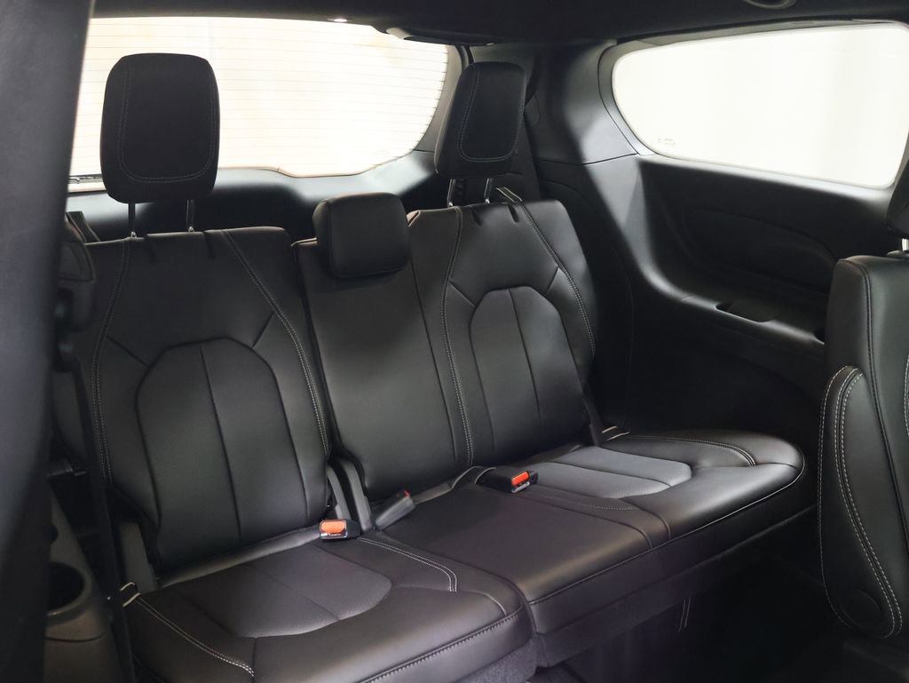 New 2026 Chrysler Pacifica Select image 17