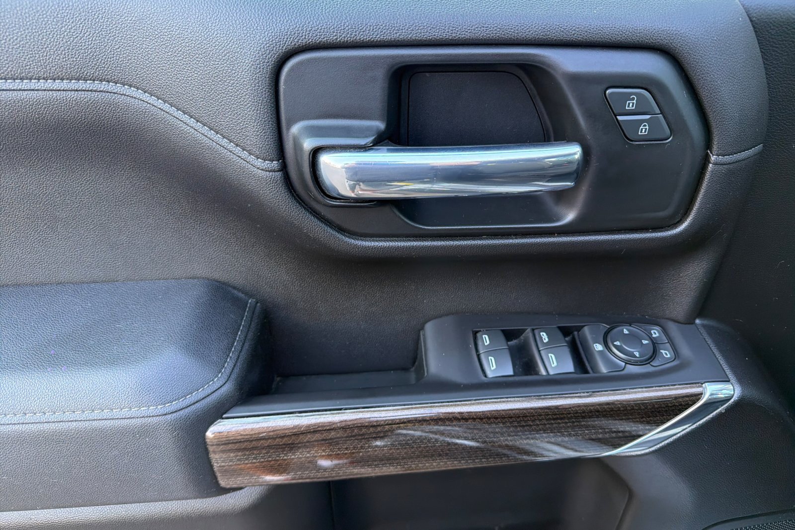 Used 2020 Chevrolet Silverado 1500 LT w/ All-Star Edition AWD/4WD image 8