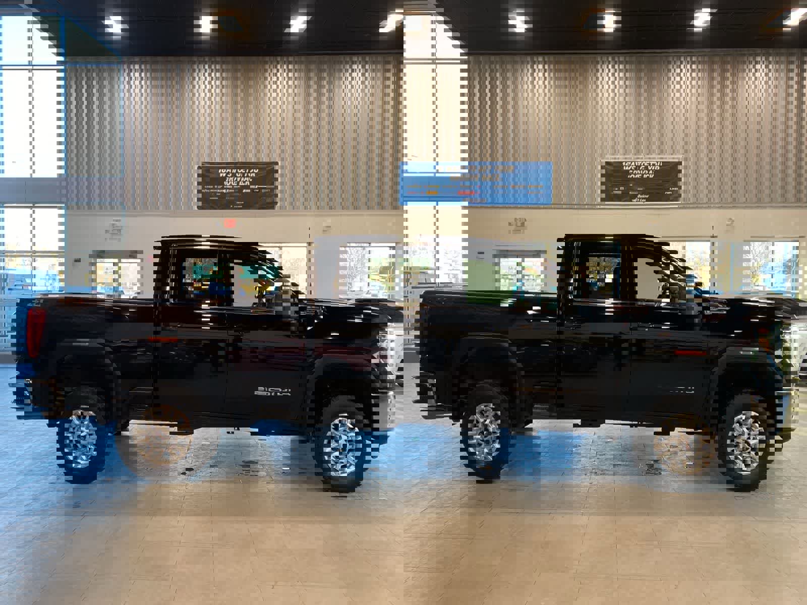 Used 2021 GMC Sierra 2500 SLE image 6