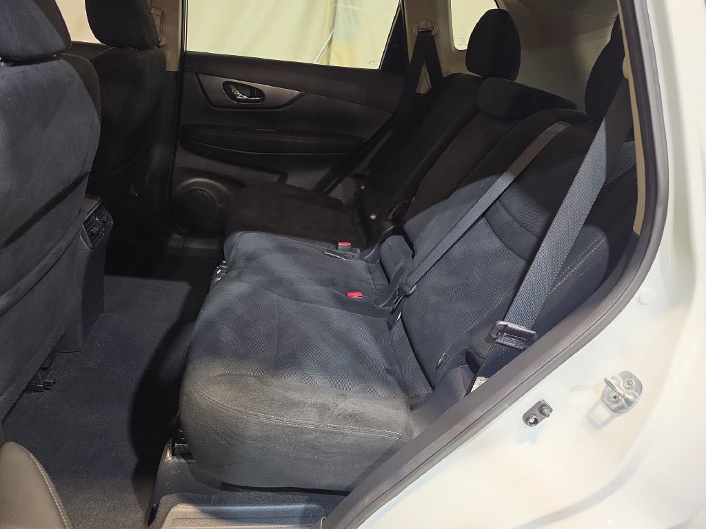 Used 2016 Nissan Rogue S AWD/4WD image 23