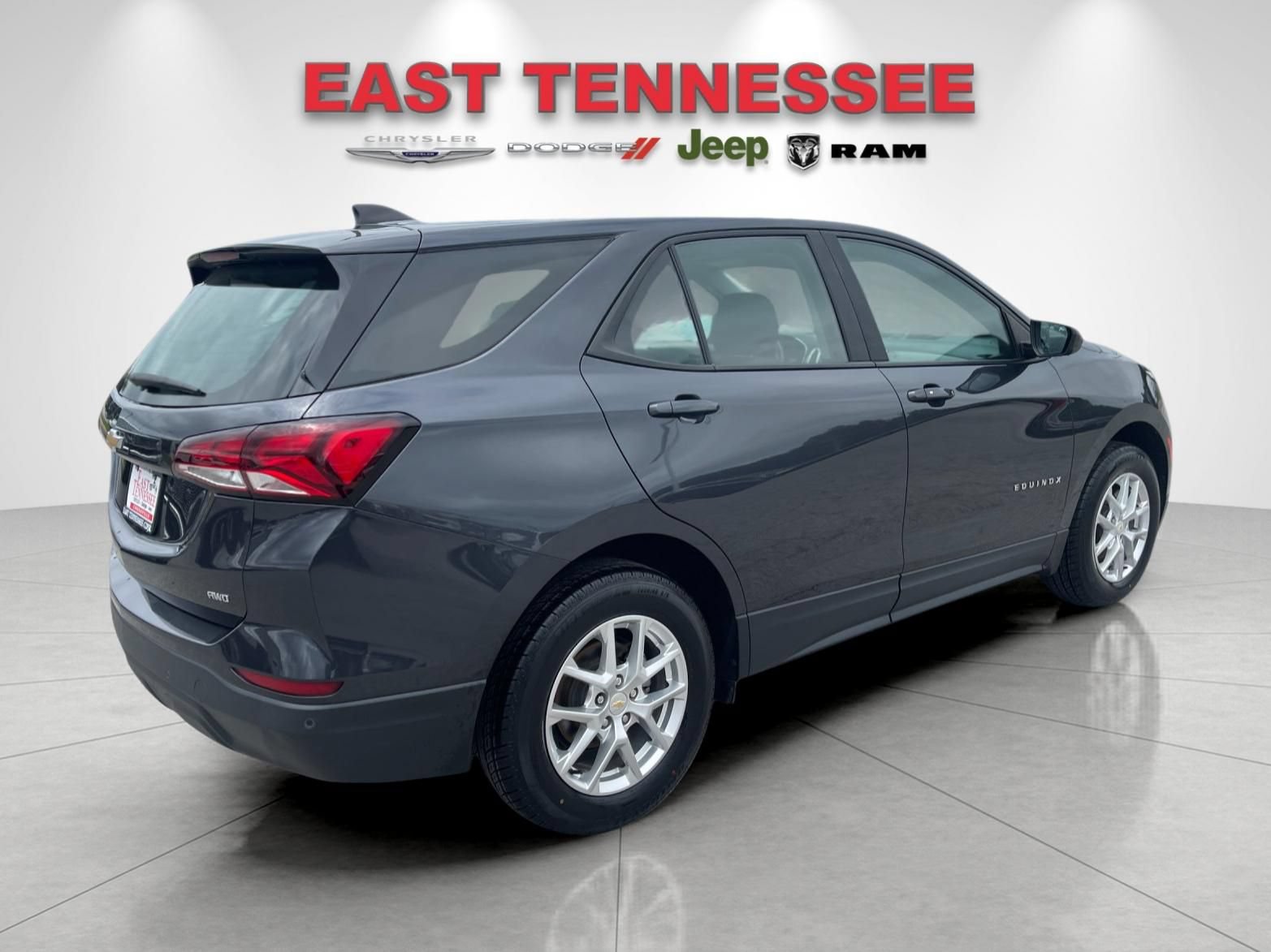 Used 2022 Chevrolet Equinox LS AWD/4WD image 3