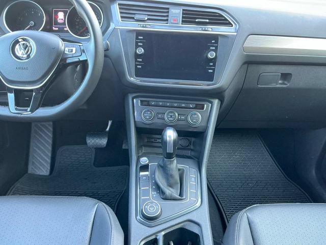 Used 2020 Volkswagen Tiguan SE w/ Panoramic Sunroof Package AWD/4WD image 12