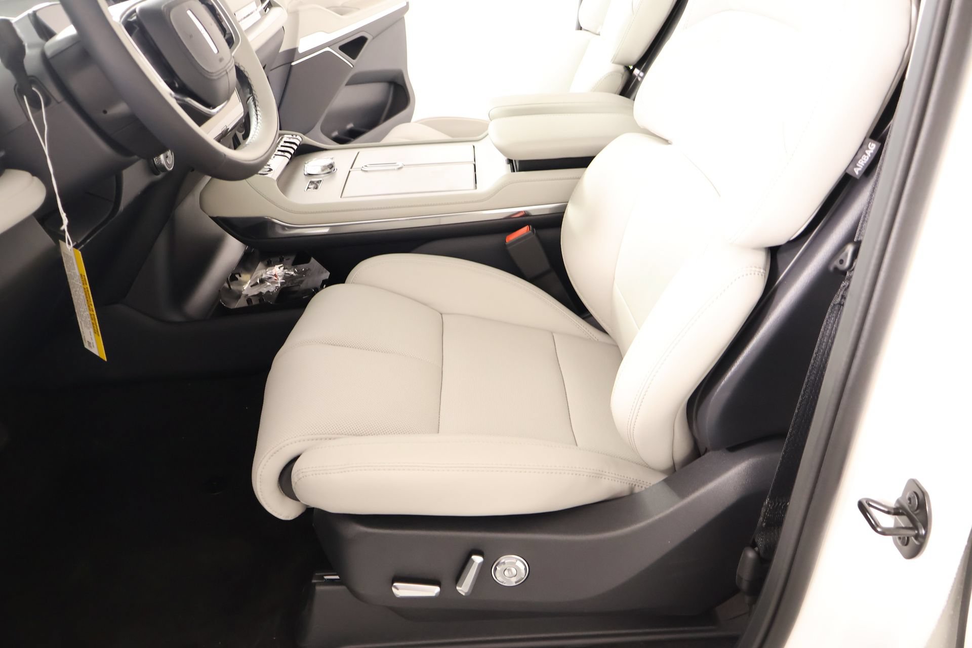 New 2026 Lincoln Navigator Premiere AWD/4WD image 11