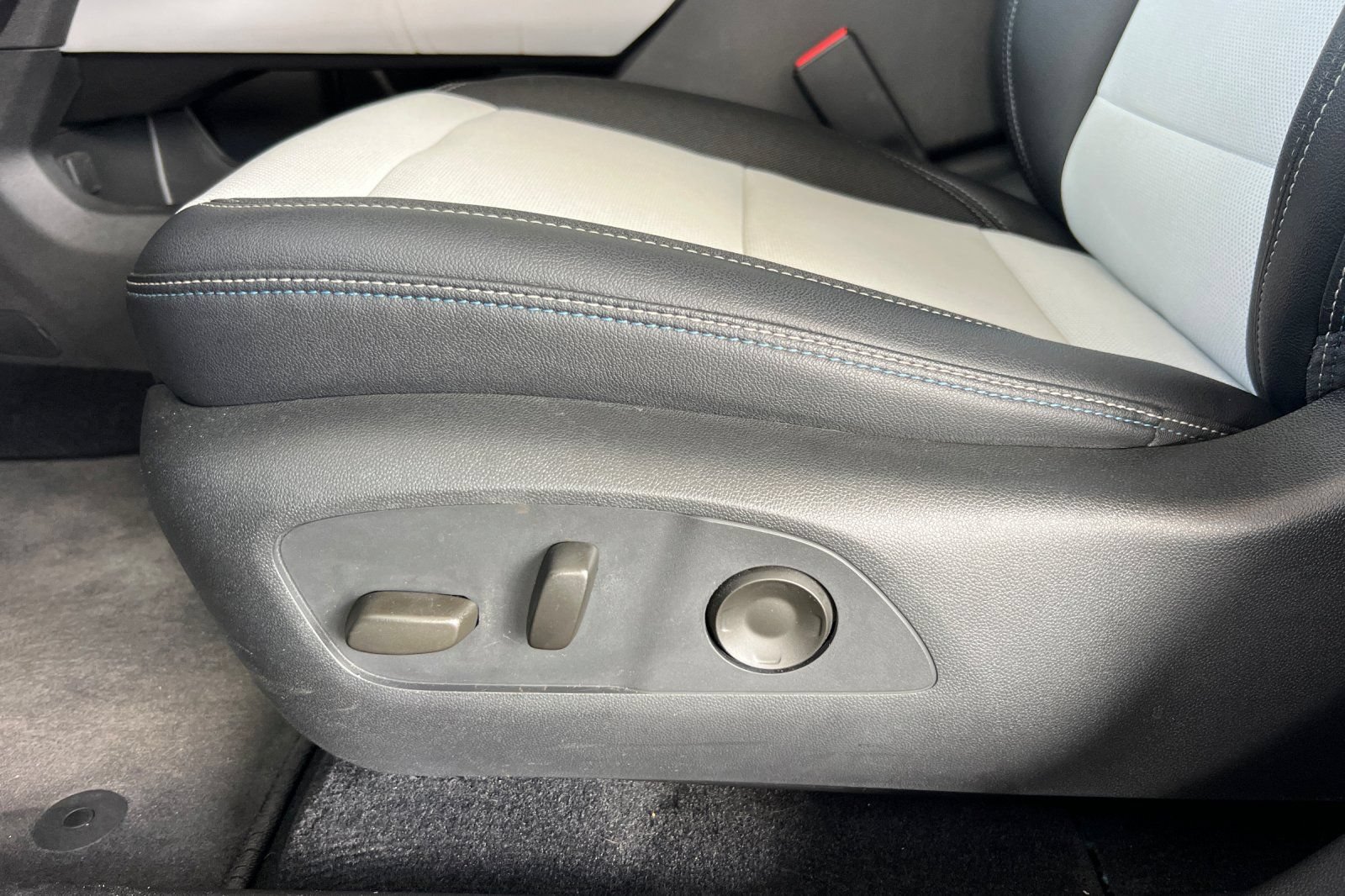 Used 2024 Chevrolet Equinox EV LT AWD/4WD image 19