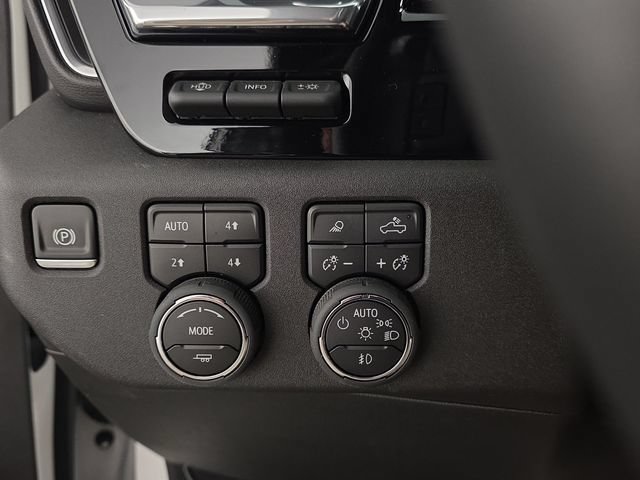 Used 2025 Chevrolet Silverado 1500 High Country w/ Technology Package AWD/4WD image 40