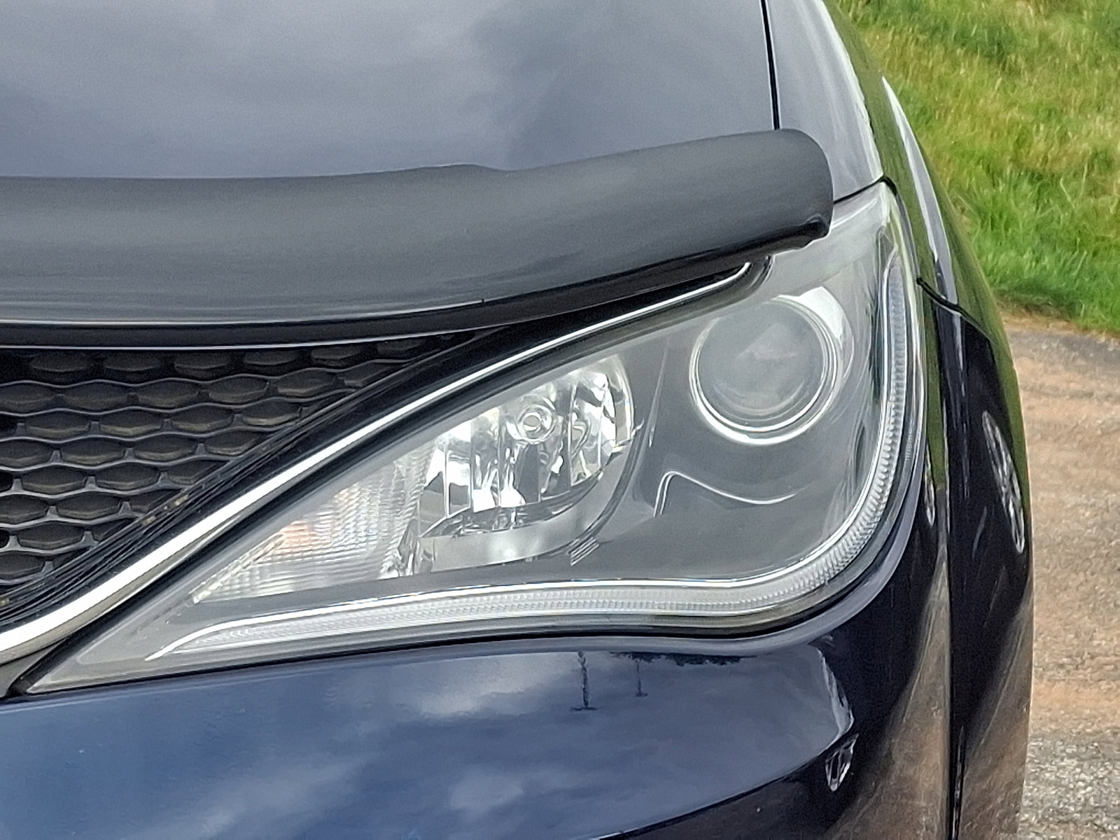Used 2019 Chrysler Pacifica Limited w/ Tire & Wheel Group FWD image 7