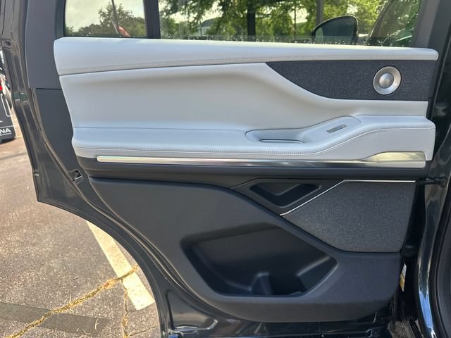 New 2026 Lincoln Navigator Reserve AWD/4WD image 21