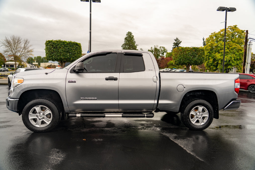 Used 2016 Toyota Tundra SR5 w/ SR5 Upgrade Package AWD/4WD image 11