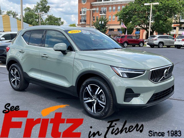 Used 2024 Volvo XC40 B5 Core image 1