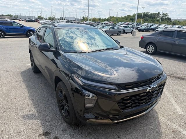 Used 2024 Chevrolet Trax ACTIV w/ Sunroof Package FWD image 3