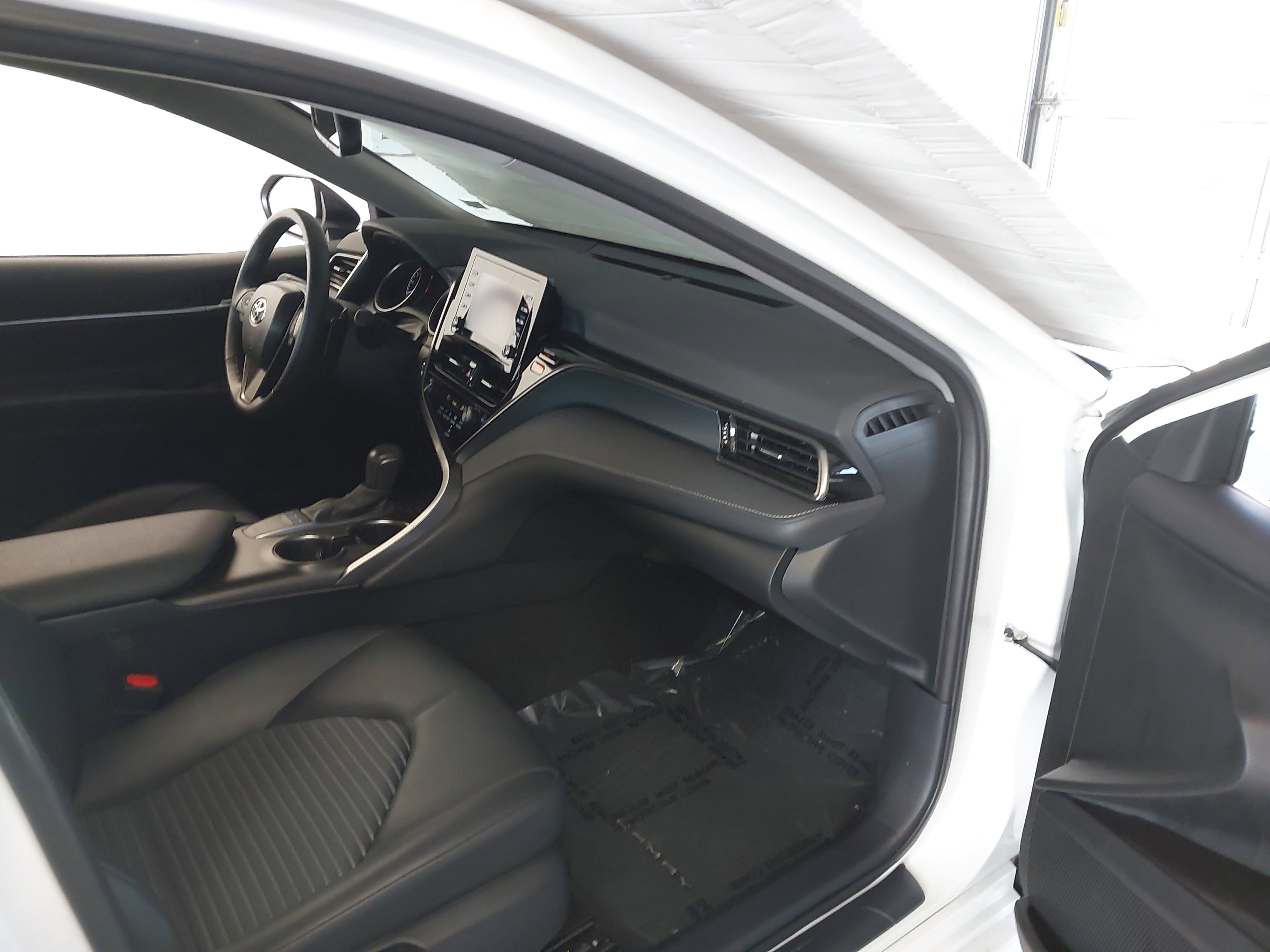 Used 2024 Toyota Camry SE image 29