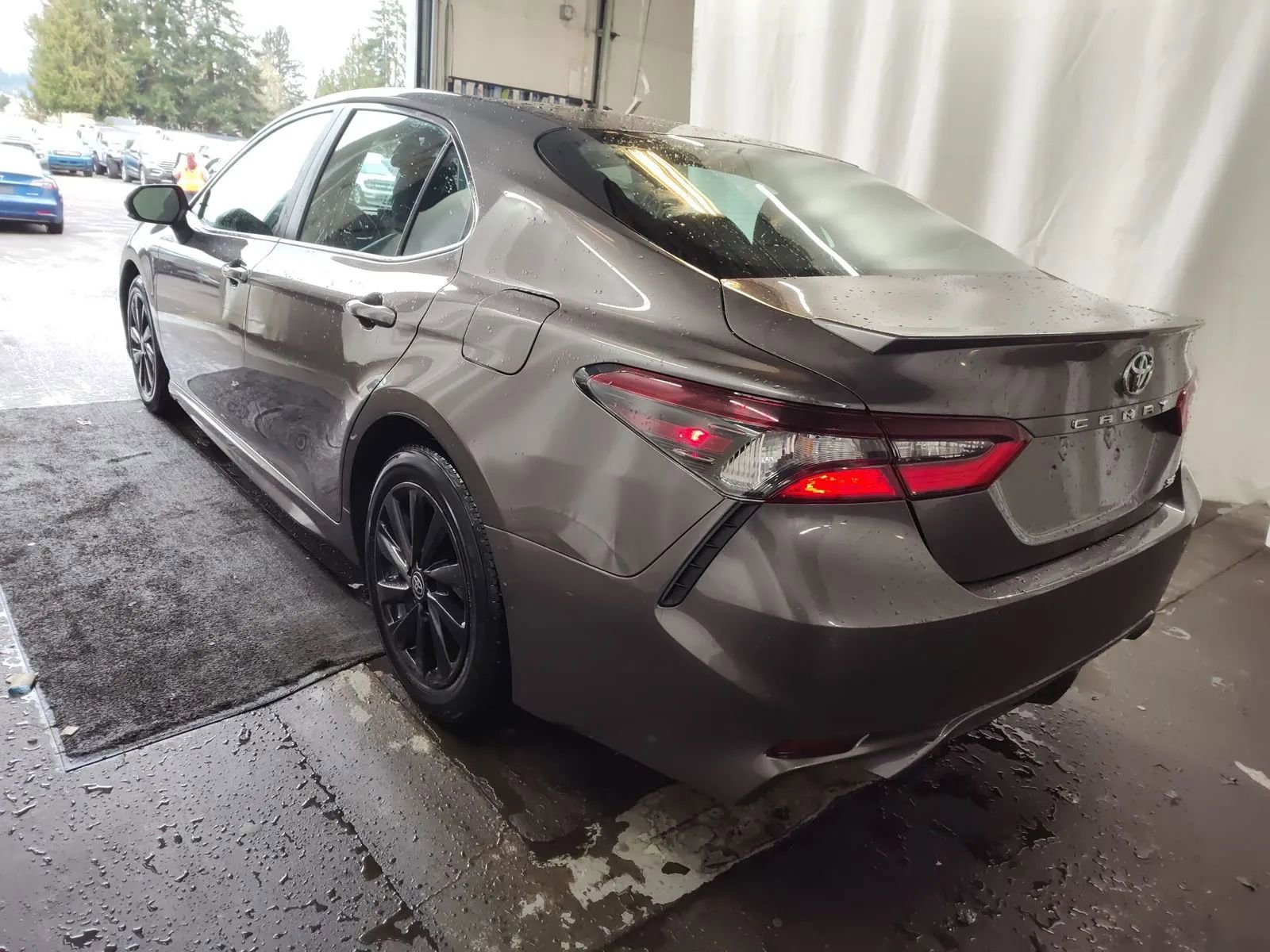 Used 2024 Toyota Camry SE FWD image 2