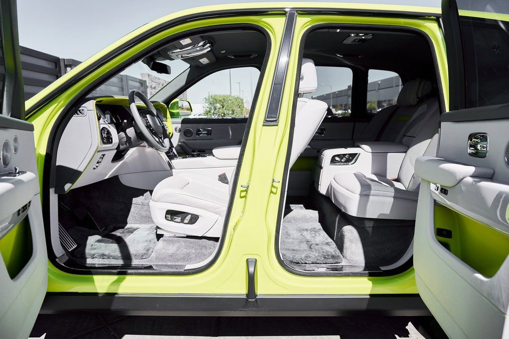 Used 2024 Rolls-Royce Cullinan image 38