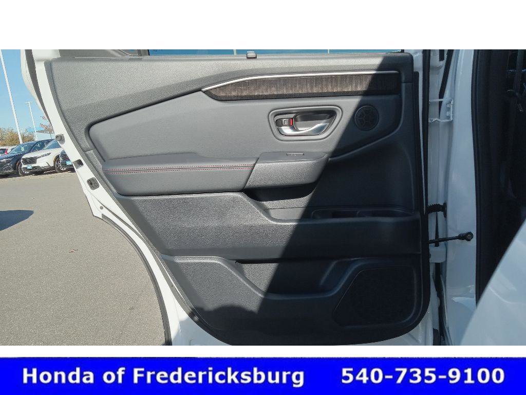 Used 2025 Honda Pilot Black Edition image 33