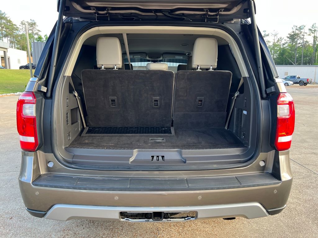 Used 2019 Ford Expedition XLT w/ Equipment Group 202A RWD image 14