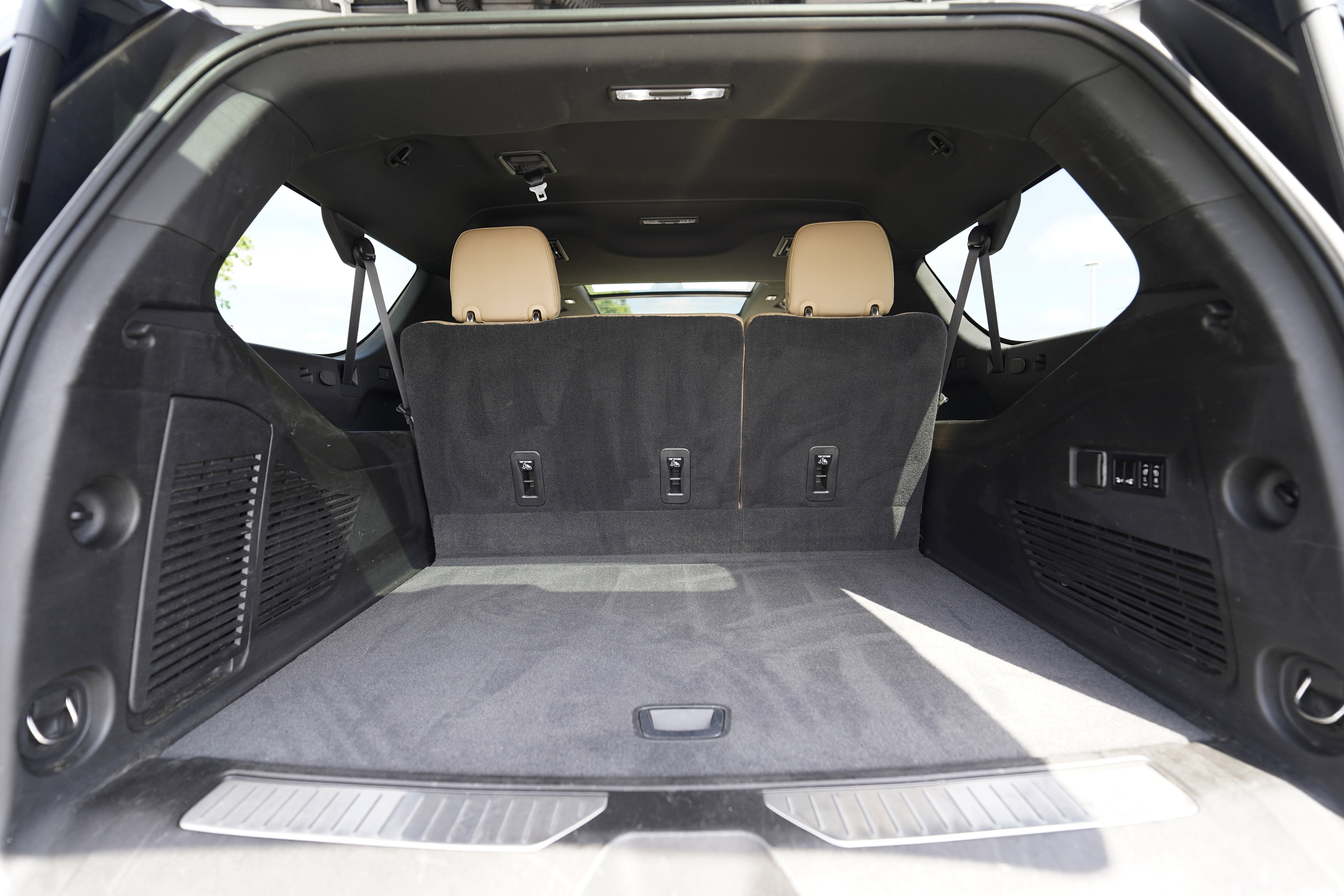 Used 2021 Chevrolet Suburban Premier w/ Premium Package RWD image 45