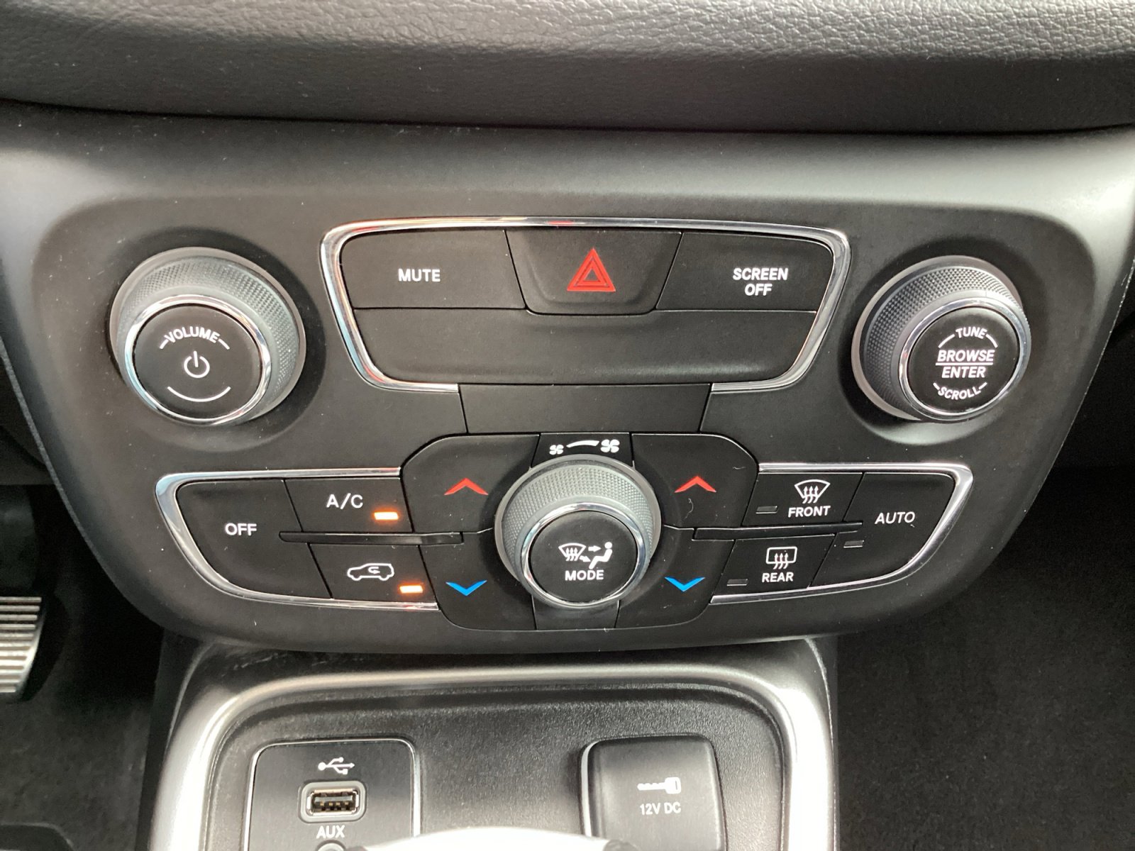 Used 2018 Jeep Compass Latitude w/ Popular Equipment Group image 17