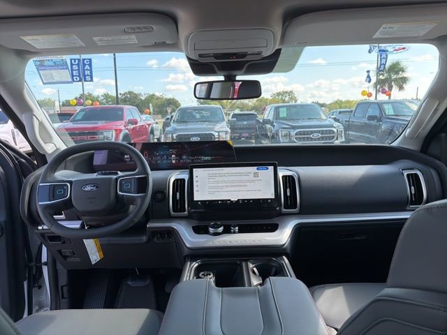 New 2025 Ford Expedition Active image 18