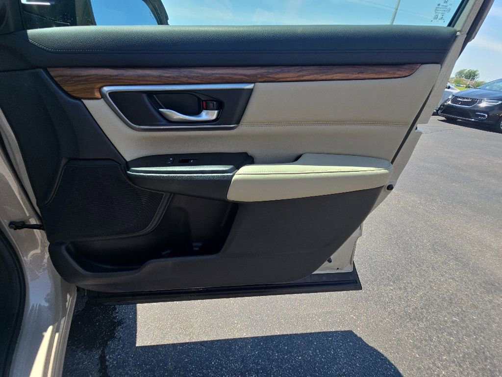 Used 2018 Honda CR-V Touring image 32