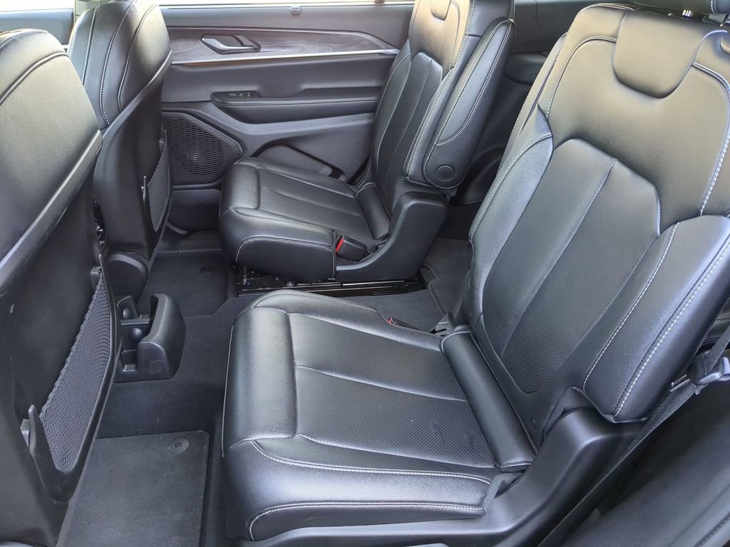 Used 2024 Jeep Grand Cherokee L Limited w/ Luxury Tech Group II image 28