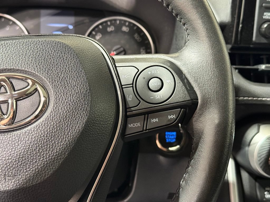 Used 2022 Toyota RAV4 XLE Premium AWD/4WD image 26