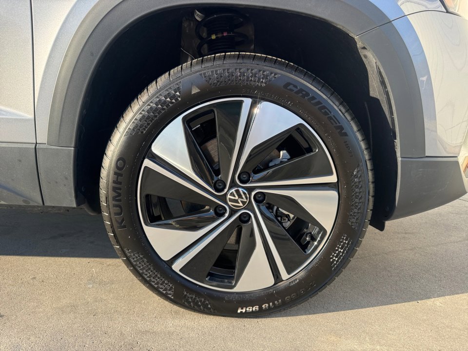 Used 2025 Volkswagen Taos SE w/ Panoramic Sunroof Package image 29