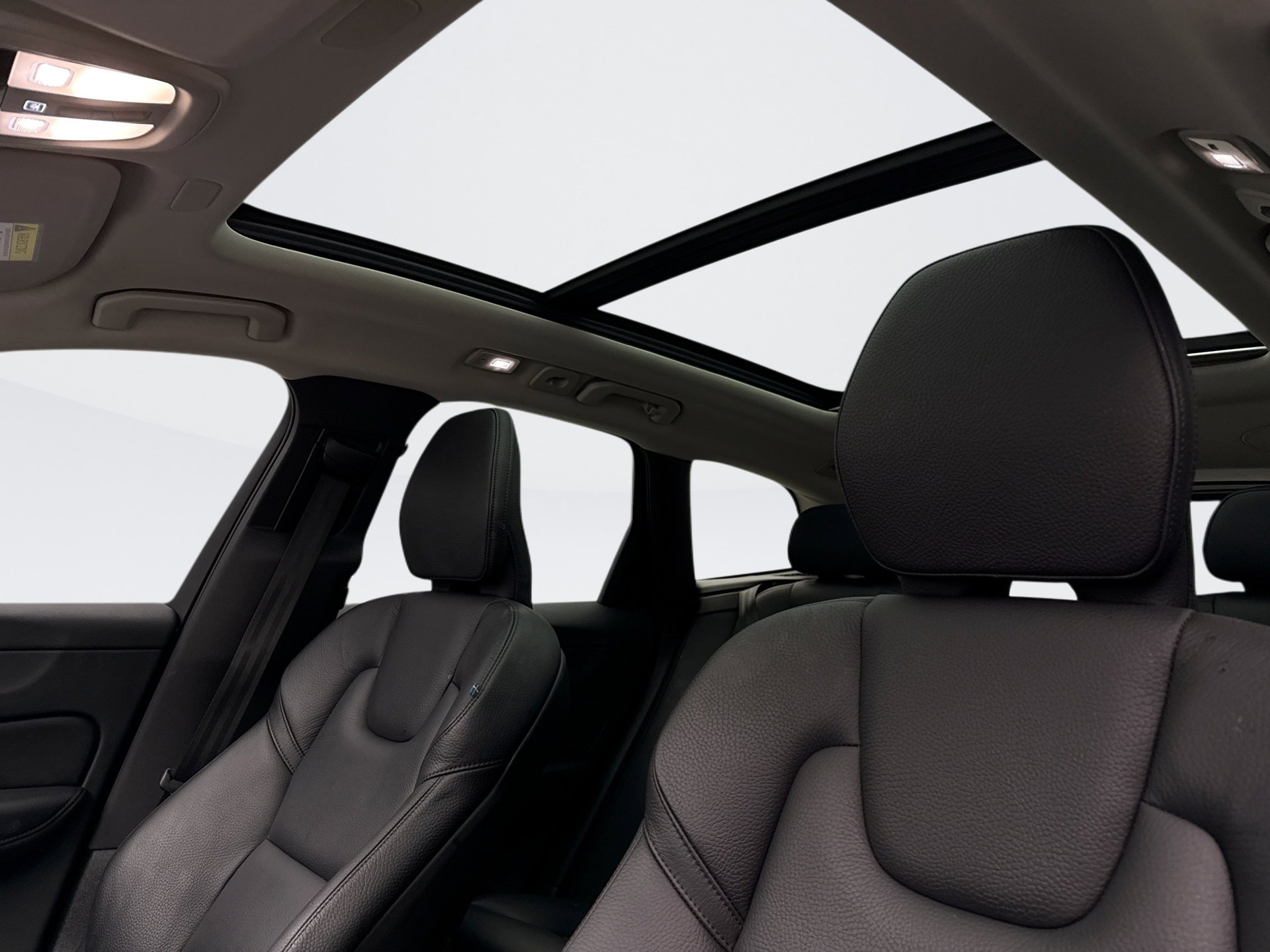 Used 2023 Volvo XC60 B5 Plus w/ Protection Package Premier image 8