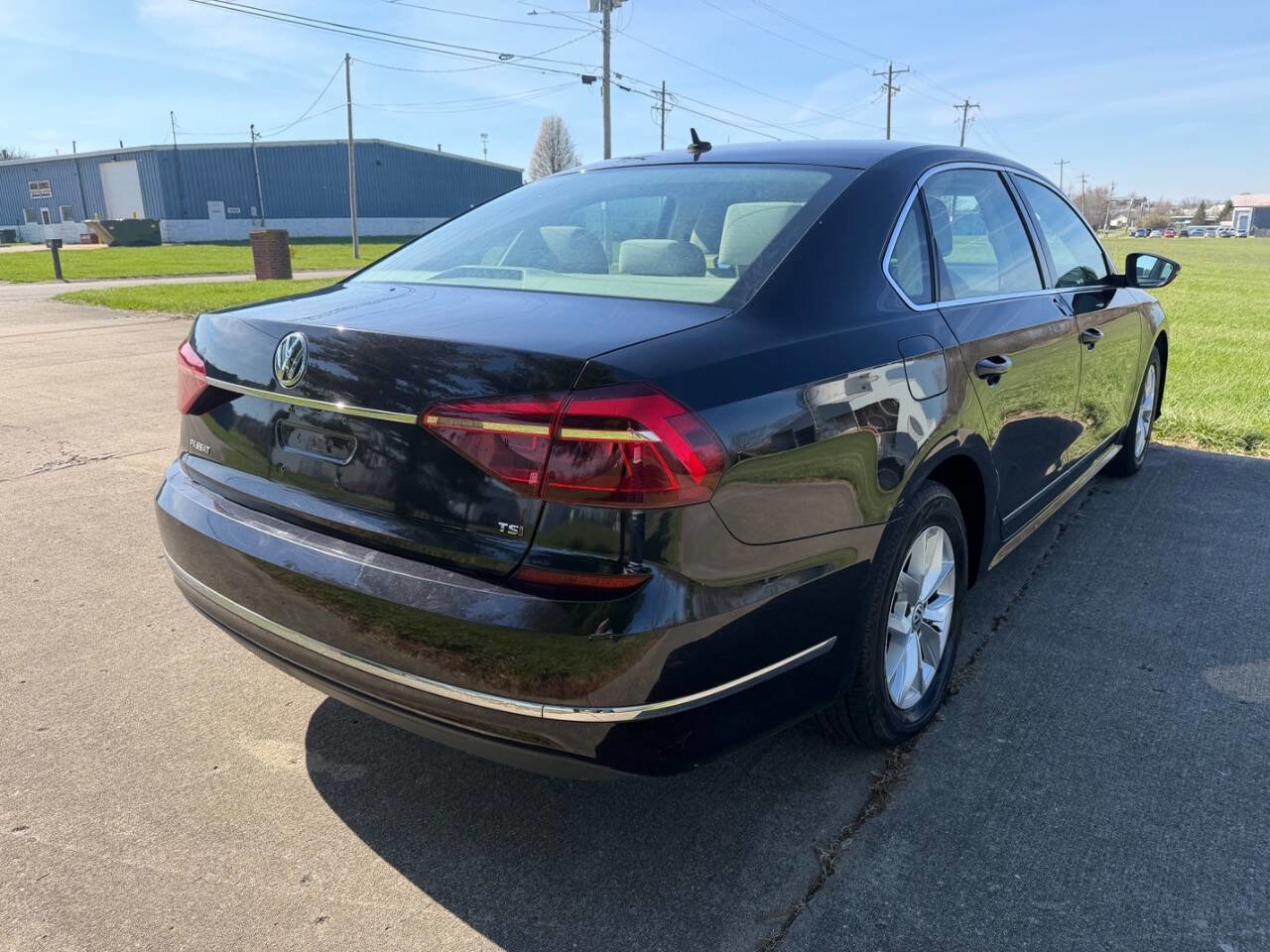 Used 2017 Volkswagen Passat 1.8T S image 4